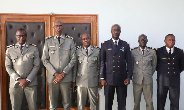 Partenariat entre la Douane et la Marine nationale Le Chef d&rsquo;État-Major de la Marine nationale en visite de courtoisie à la DGD