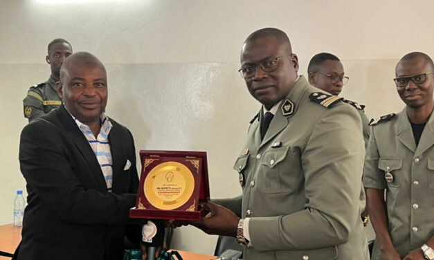 Suite de la visite d&rsquo;études de la mission nigériane : Les membres de la délégation à l&rsquo;École des Douanes