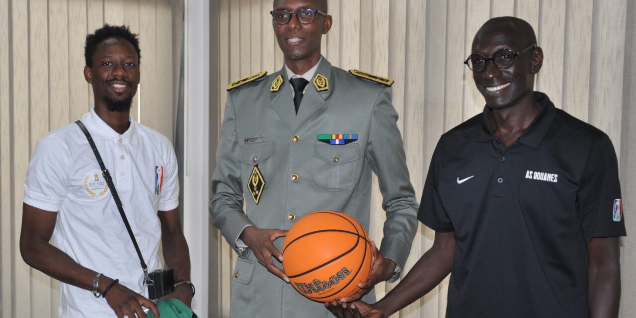 Sport : L&rsquo;équipe basket de L&rsquo;AS Douanes, championne du Sénégal, reçue en audience par le DG.