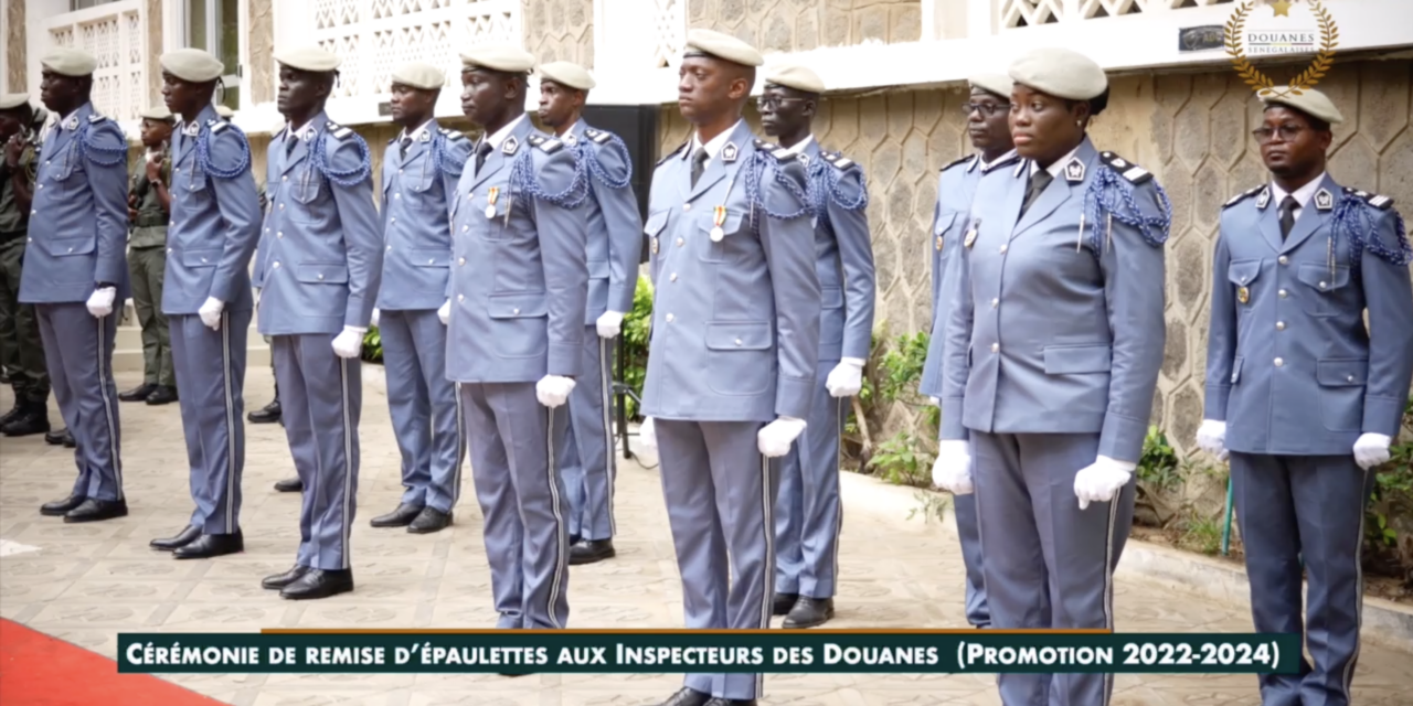 Remise d&rsquo;épaulettes aux Inspecteurs des Douanes (Promotion 2022-2024)