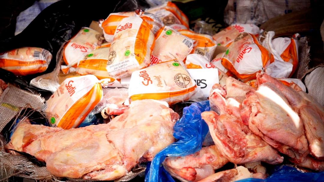 Lutte contre les trafics illicites : D’importantes quantités de cuisses de poulet et de chanvre indien saisies par les Douanes