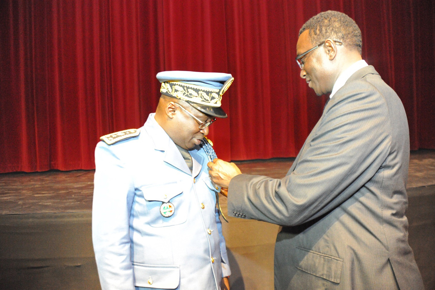 Le DG de la Douanes, Papa Ousmane Guèye élevé à l&rsquo;Ordre National de l&rsquo;Ordre du Lion