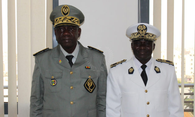 Visite de courtoisie du Chef d&rsquo;Etat Major de la Marine à Monsieur le Directeur général des Douanes