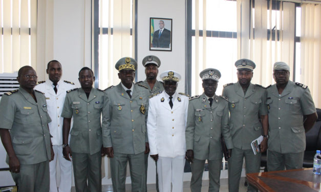 Visite de courtoisie du Chef d&rsquo;Etat Major de la Marine à Monsieur le Directeur général des Douanes