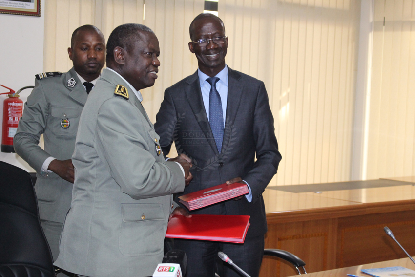 Signature du protocole d&rsquo;accord SONES-DOUANES pour le projet Keur Momar Sarr 3
