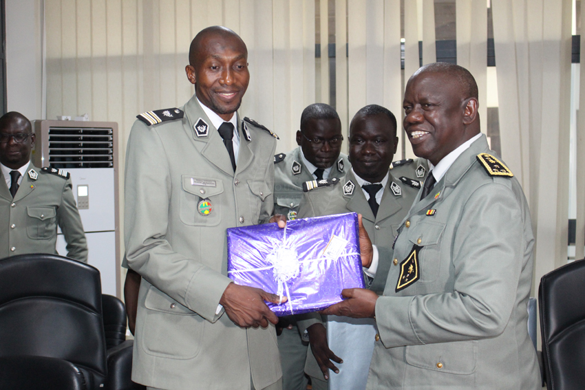 Cérémonie en l&rsquo;honneur de l&rsquo;Inspecteur Principal des Douanes et arbitre international Malang Diedhiou